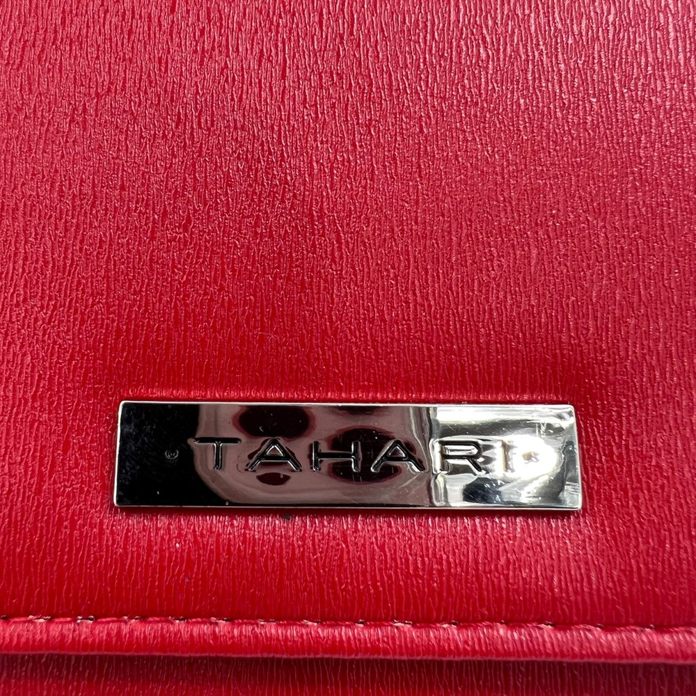 ⭐️TAHARI💯 WOMENS RED, WALLET, VEGAN LEATHER, RFID PROTECTED LINING - Picture 5 of 16
